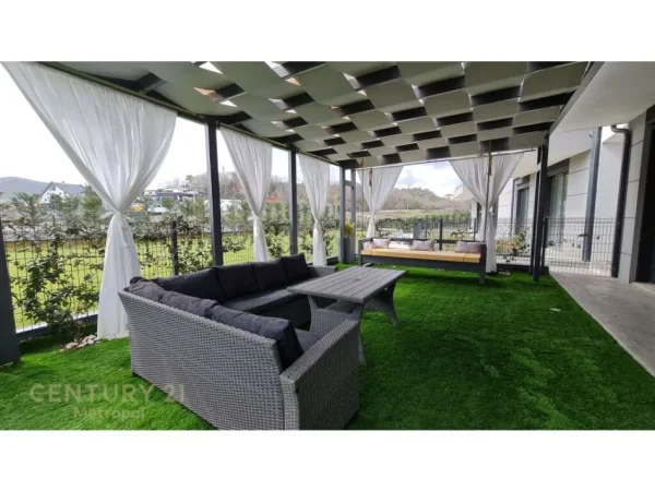 Tirane, jepet me qera apartament 2+1+Ballkon Kati 1, 115 m² 1.700 € (teg lunder)