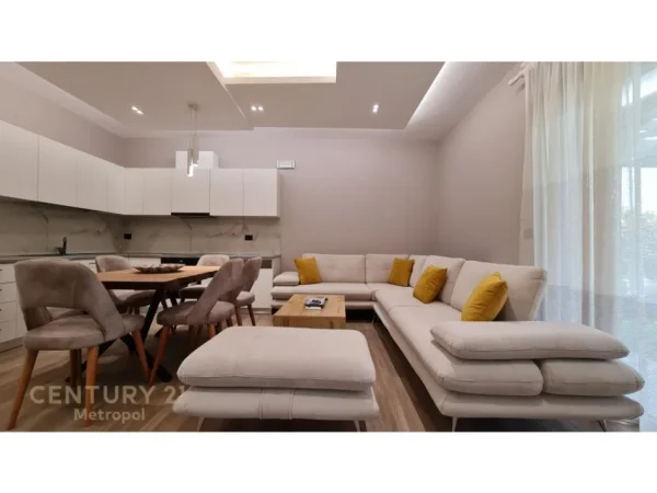 Tirane, jepet me qera apartament 2+1+Ballkon Kati 1, 115 m² 1.700 € (teg lunder)