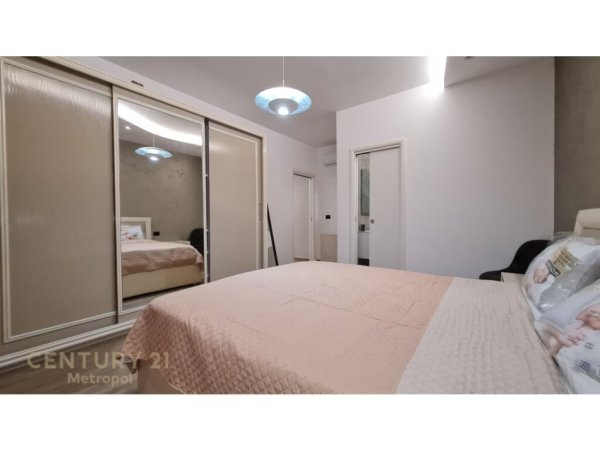 Tirane, jepet me qera apartament 2+1+Ballkon Kati 1, 115 m² 1.700 € (teg lunder)