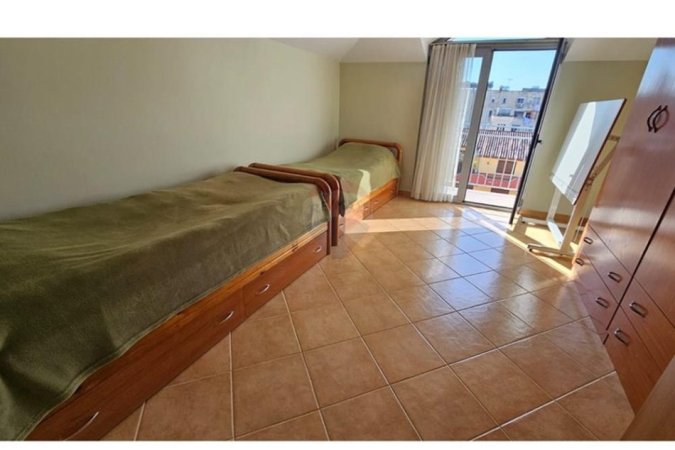 Tirane, jepet me qera apartament 2+1 , 400 € (Brryli)
