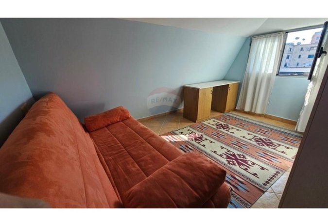 Tirane, jepet me qera apartament 2+1 , 400 € (Brryli)