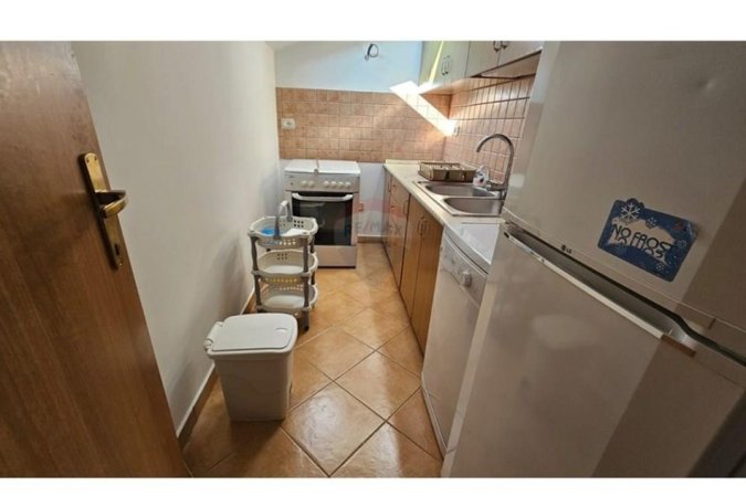 Tirane, jepet me qera apartament 2+1 , 400 € (Brryli)