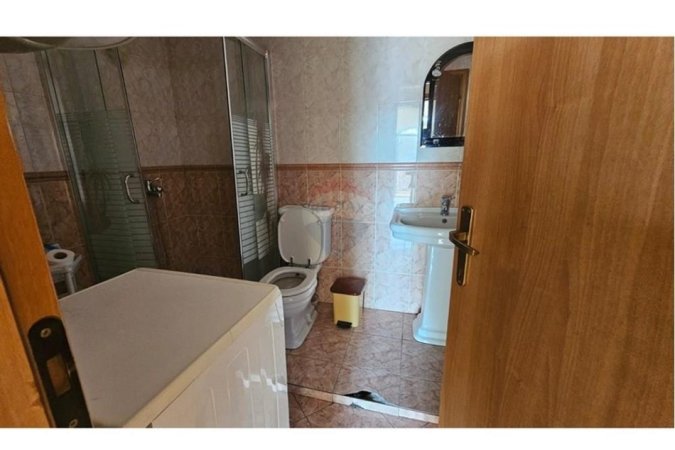 Tirane, jepet me qera apartament 2+1 , 400 € (Brryli)