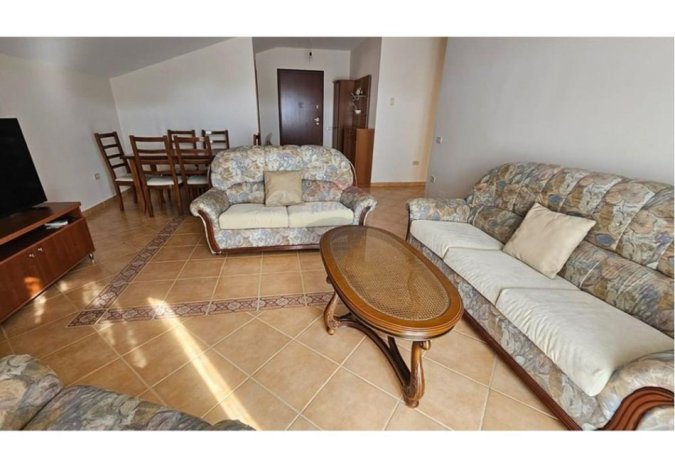 Tirane, jepet me qera apartament 2+1 , 400 € (Brryli)