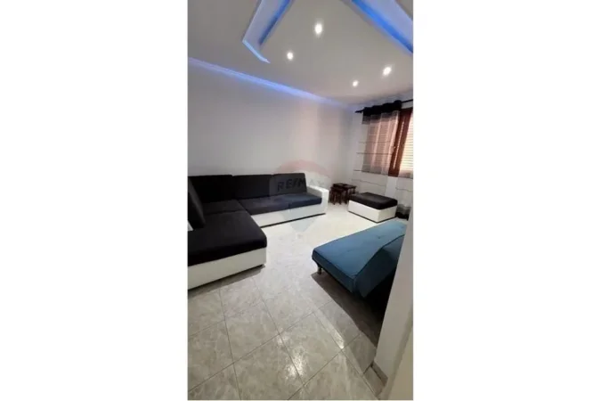 Tirane, jepet me qera apartament 1+1 , 500 € (Medreseja)