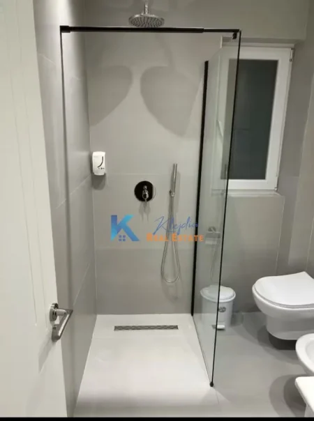 Tirane, jap me qera apartament 1+1+Ballkon Kati 3, 75 m² 600 € (Bulevardi Zogu I)
