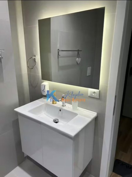 Tirane, jap me qera apartament 1+1+Ballkon Kati 3, 75 m² 600 € (Bulevardi Zogu I)