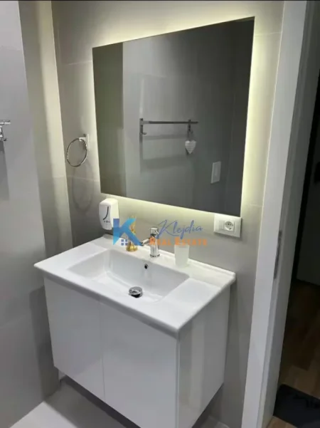 Tirane, jap me qera apartament 1+1+Ballkon Kati 3, 75 m² 600 € (Bulevardi Zogu I)