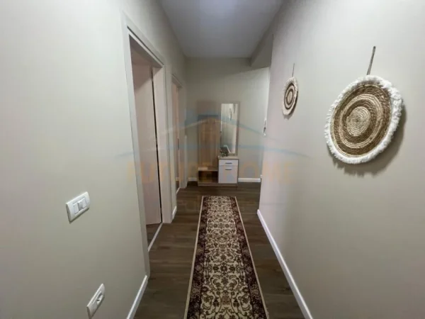 Korce, shitet apartament 2+1+Ballkon Kati 5, 97 m² 97.000 € (Terminali, Korçë)