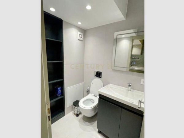 Tirane, jepet me qera apartament 1+1 Kati 3, 55 m² 450 € (medreseja)