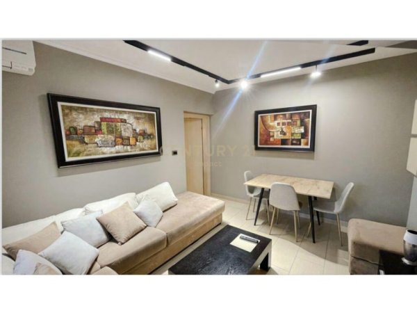 Tirane, jepet me qera apartament 1+1 Kati 3, 55 m² 450 € (medreseja)