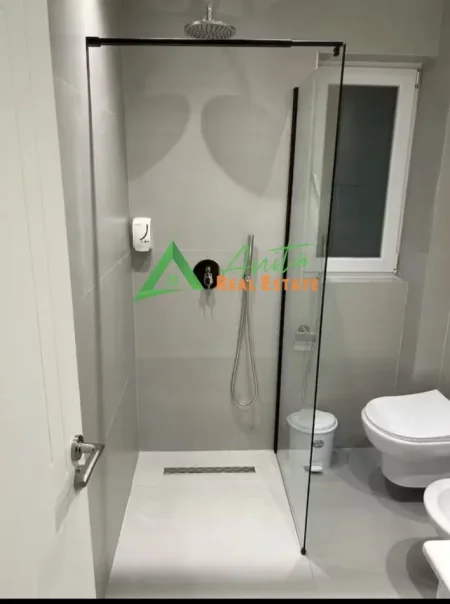 Tirane, jepet me qera apartament 1+1+Ballkon Kati 3, 55 m² 600 € (Bulevardi Zogi I)