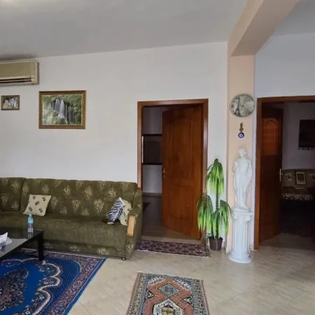 Tirane, shitet apartament 2+1+Aneks+Ballkon Kati 1, 310 m² 130.000 € (Kthesa e Kamzes)