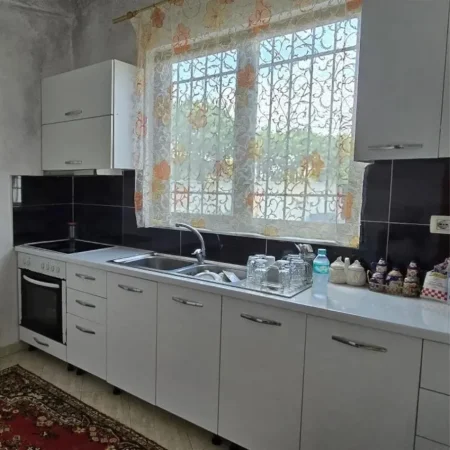 Tirane, shitet apartament 2+1+Aneks+Ballkon Kati 1, 310 m² 130.000 € (Kthesa e Kamzes)