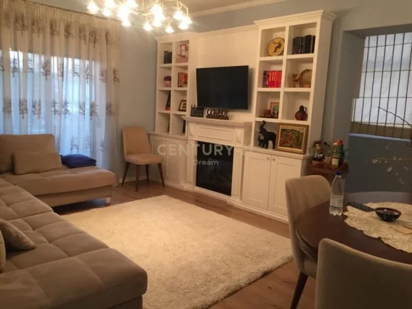 Tirane, jepet me qera apartament 2+1 Kati 2, 92 m² 750 € (Myslym Shyri)