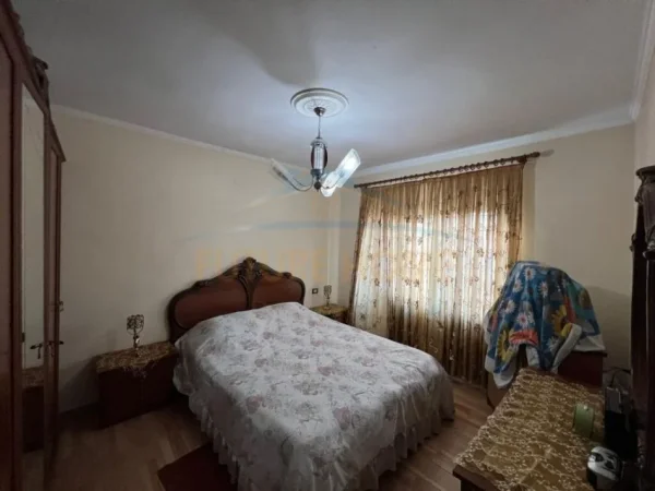 Korce, shitet apartament 2+1+Ballkon Kati 3, 65 m² 57.000 € 