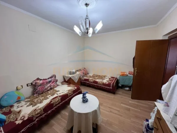 Korce, shitet apartament 2+1+Ballkon Kati 3, 65 m² 57.000 € 