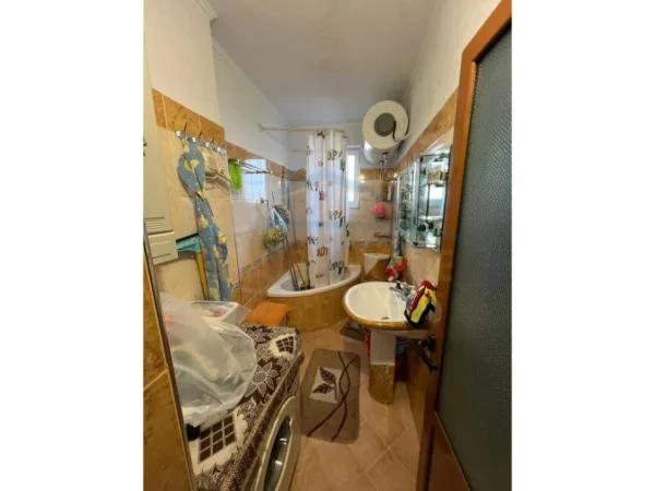 Korce, shitet apartament 2+1+Ballkon Kati 3, 65 m² 57.000 € 