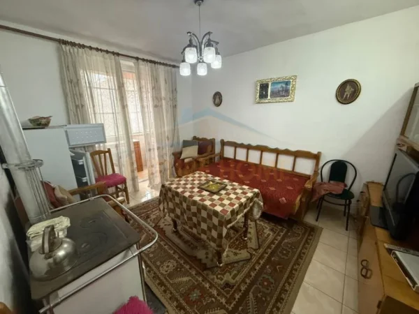 Korce, shitet apartament 3+1+Ballkon Kati 2, 84 m² 44.000 € (Lagjia 14, Korçë)