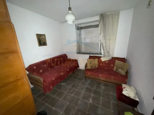 Korce, shitet apartament 3+1+Ballkon Kati 2, 84 m² 44.000 € (Lagjia 14, Korçë)