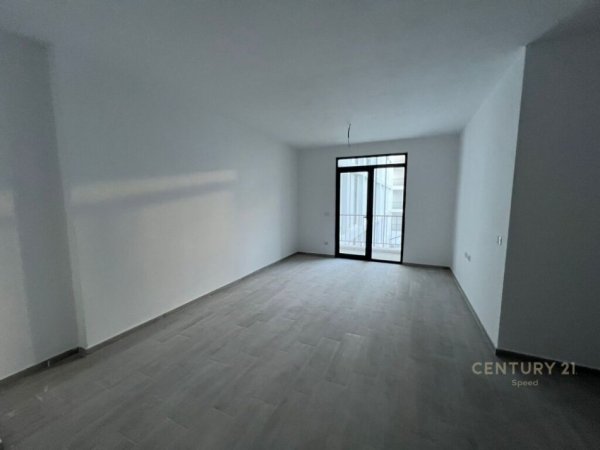 Tirane, jepet me qera apartament 2+1 Kati 2, 80 m² 400 € (rruga 5 maj)