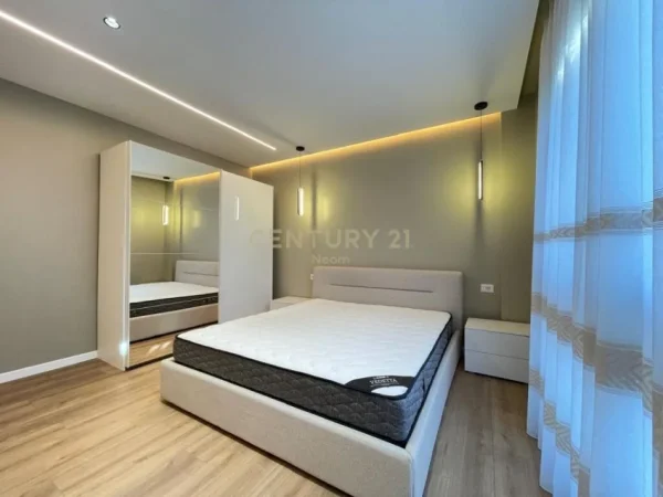 Tirane, jepet me qera apartament 2+1 Kati 1, 131 m² 900 € 