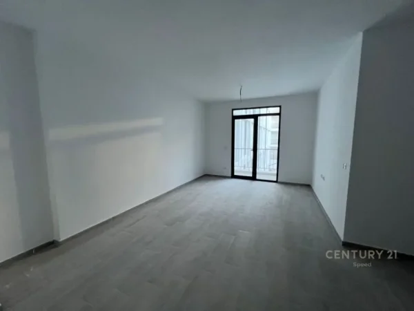 Tirane, jepet me qera apartament 2+1 Kati 2, 80 m² 400 € (rruga 5 maj)