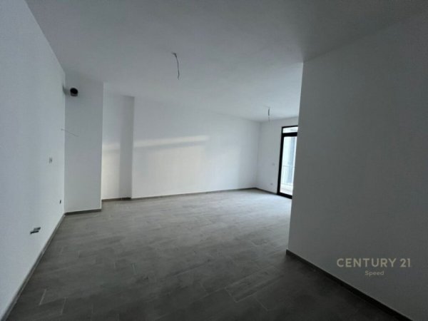 Tirane, jepet me qera apartament 2+1 Kati 2, 80 m² 400 € (rruga 5 maj)