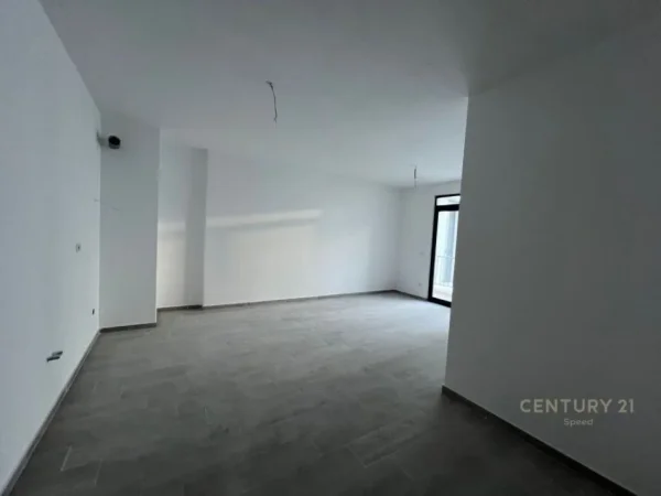 Tirane, jepet me qera apartament 2+1 Kati 2, 80 m² 400 € (rruga 5 maj)