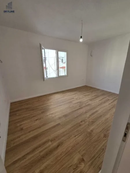 Tirane, shitet apartament 2+1+Ballkon Kati 3, 75 m² 129.000 € (Oxhaku)