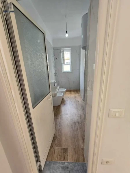 Tirane, shitet apartament 2+1+Ballkon Kati 3, 75 m² 129.000 € (Oxhaku)