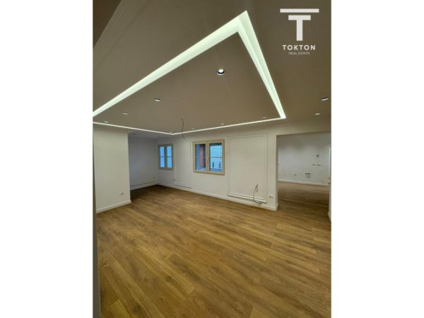 Tirane, jepet me qera ambjent biznesi Kati 2, 145 m² 1.300 € (Ali Demi) TT1615