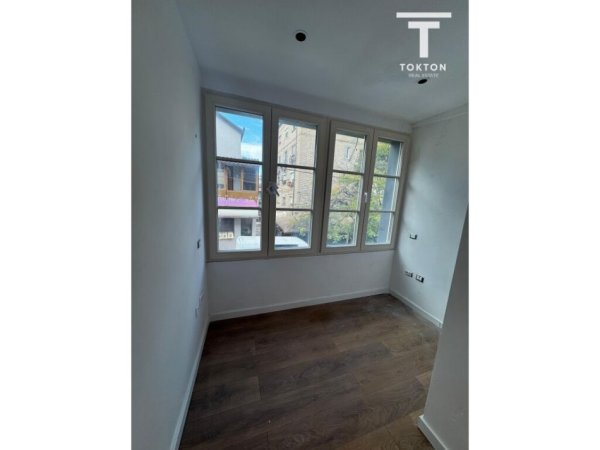 Tirane, jepet me qera ambjent biznesi Kati 2, 145 m² 1.300 € (Ali Demi) TT1615