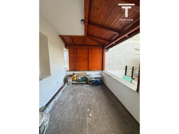 Tirane, jepet me qera ambjent biznesi Kati 2, 145 m² 1.300 € (Ali Demi) TT1615