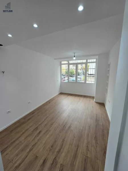 Tirane, shitet apartament 2+1+Ballkon Kati 2, 65 m² 120.000 € (Rr Ferit Xhajko)