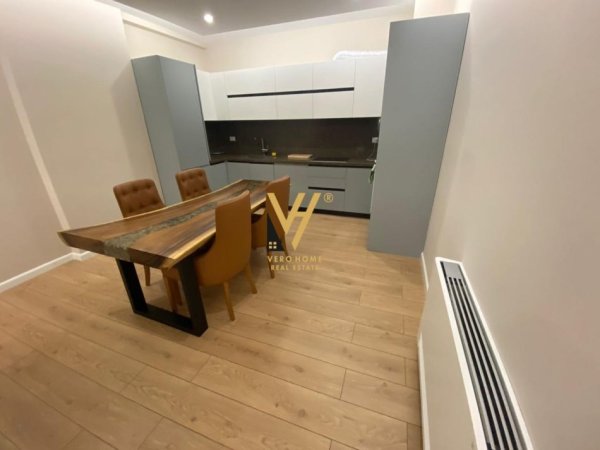 Tirane, jepet me qera apartament 4+1+Ballkon Kati 4, 170 m² 1.200 € (RRUGA MYSLYM SHYRI)