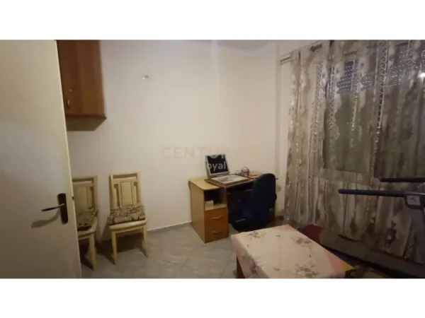 Tirane, jepet me qera apartament 2+1 Kati 3, 123 m² 750 € (rruga karl gega)