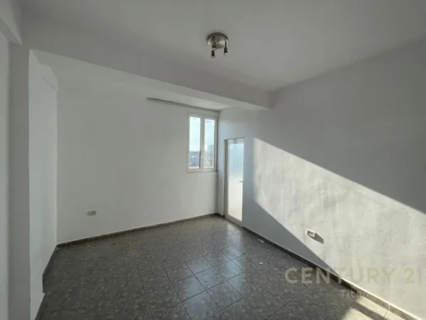 Tirane, shitet apartament 1+1+Ballkon Kati 6, 88 m² 110.000 € (Xhamlliku)
