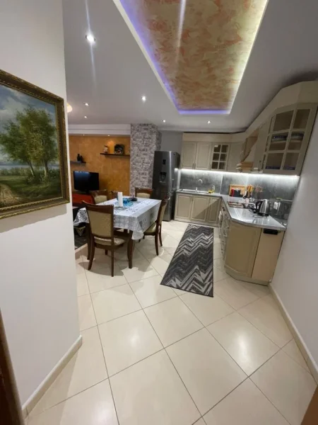 Tirane, jepet me qera apartament 2+1+Ballkon Kati 3, 97 m² 1.000 € (Afer Stadiumit Air Albania)