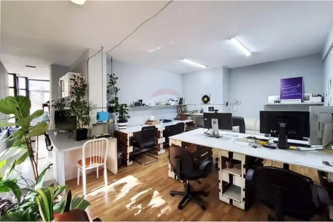 Tirane, jepet me qera zyre Kati 3, 30 m² 550 € (BLV ZOGU I)