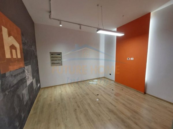 Tirane, jepet me qera ambjent biznesi Kati 3, 172 m² 4000 € (Qender)