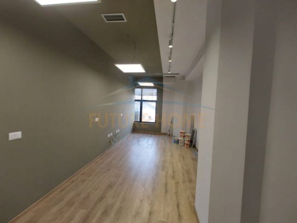 Tirane, jepet me qera ambjent biznesi Kati 3, 172 m² 4000 € (Qender)