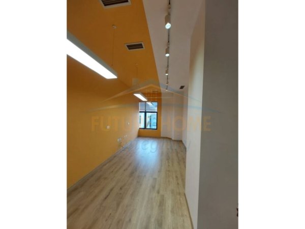 Tirane, jepet me qera ambjent biznesi Kati 3, 172 m² 4000 € (Qender)