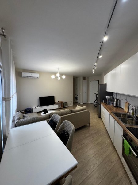 Tirane, jepet me qera apartament 1+1+Ballkon Kati 5, 70 m² 650 € (rruga e kavajes)