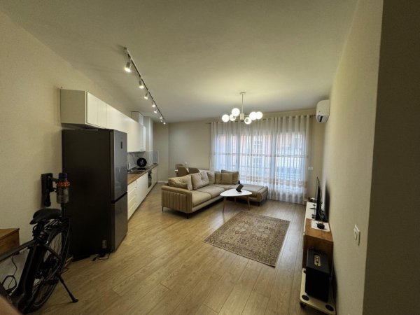 Tirane, jepet me qera apartament 1+1+Ballkon Kati 5, 70 m² 650 € (rruga e kavajes)