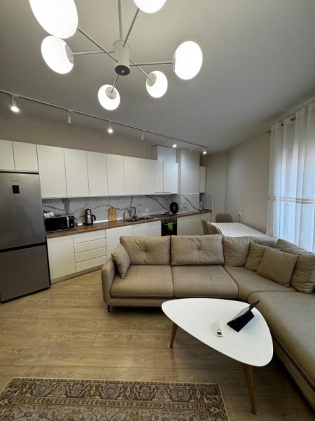 Tirane, jepet me qera apartament 1+1+Ballkon Kati 5, 70 m² 650 € (rruga e kavajes)