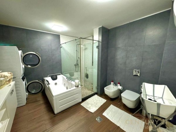 Tirane, shes apartament 3+1+2 , 189 m² 604.000 € (Kompleksi Nobis, Liqeni i Tiranës)