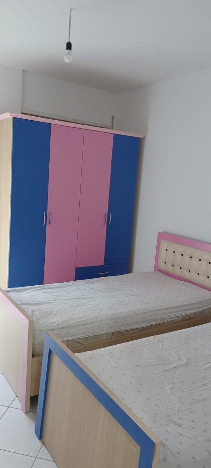 Tirane, jepet me qera apartament 2+1 Kati 4, 107 m² 500 € (FRESKU)