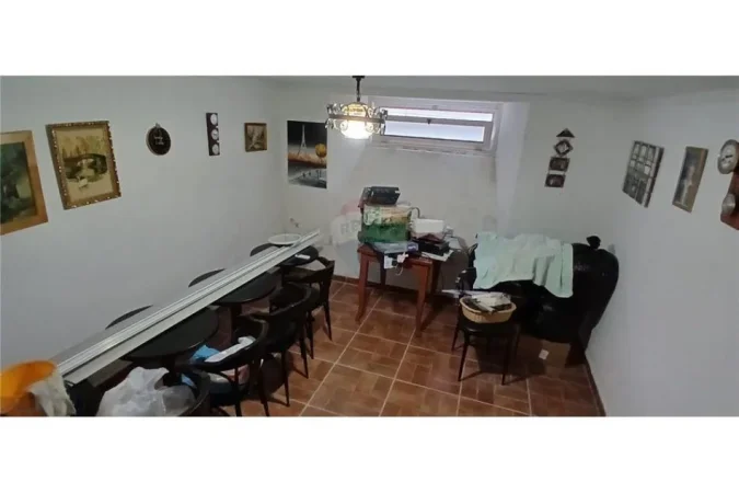 Tirane, jepet me qera Kati -1, 38 m² 200 € (STADIUMI DINAMO)