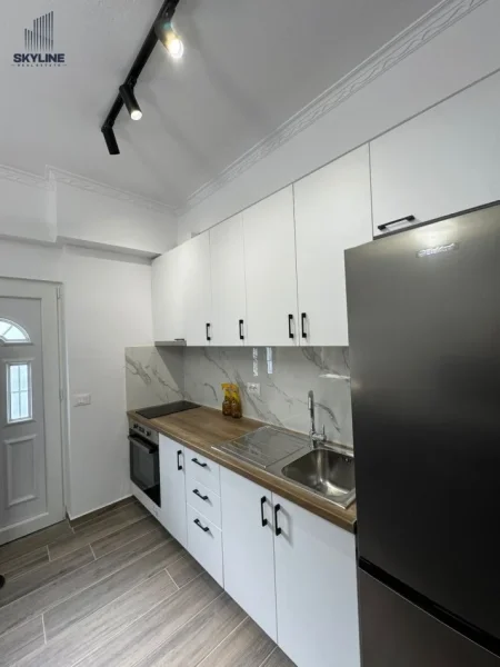 Tirane, jepet me qera apartament 2+1 Kati 0, 450 € (Prane Viles L)